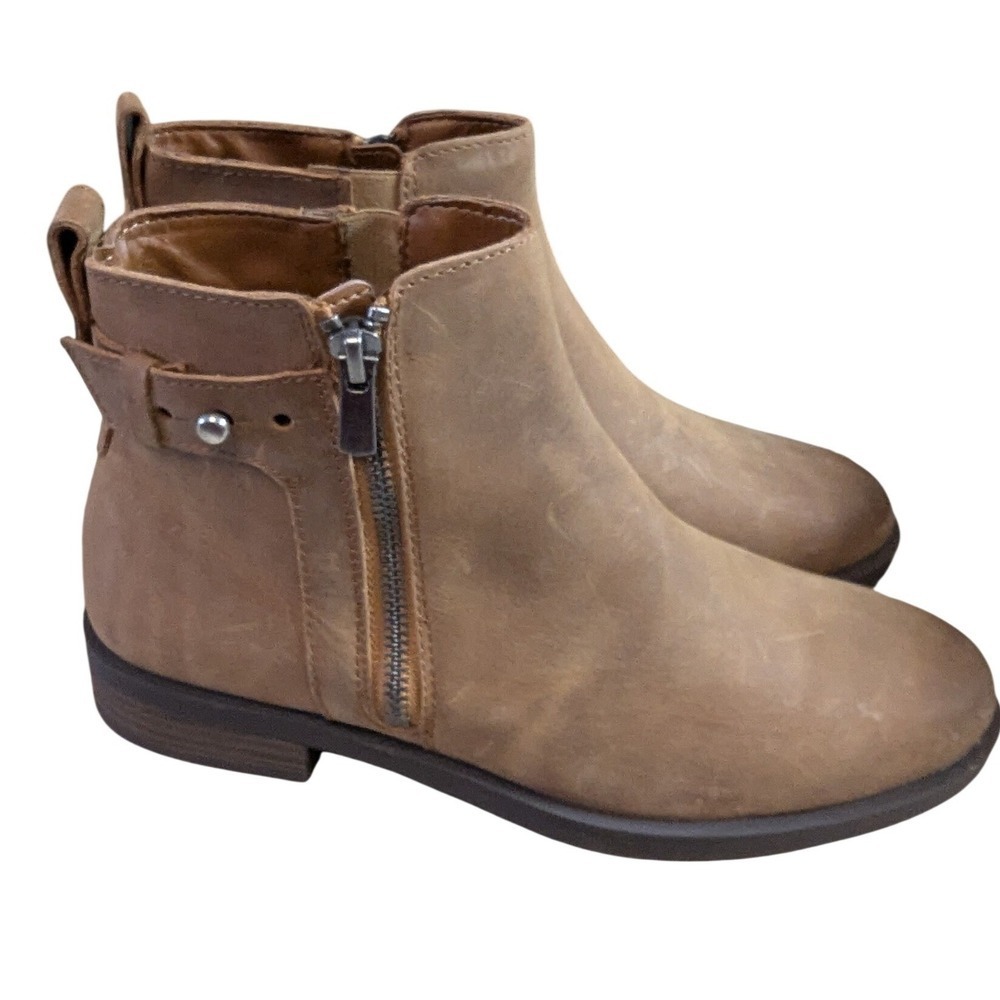 Clarks Womens Tan Leather Ankle Boots Side Zip Buckle Detail Size 7 M